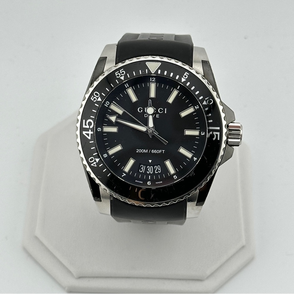 Gucci Mens Dive Watch w/ Black Silicone Strap